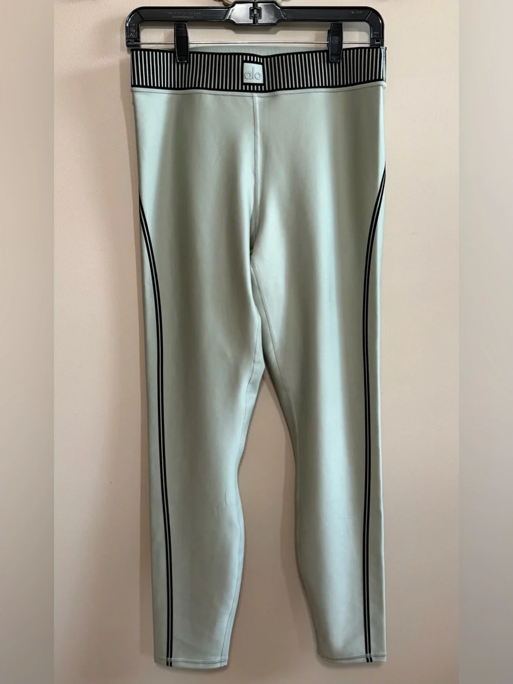 NWOT ALO Yoga Airlift High-Waist 7/8 Lineup Mint Green Leggings Sz L